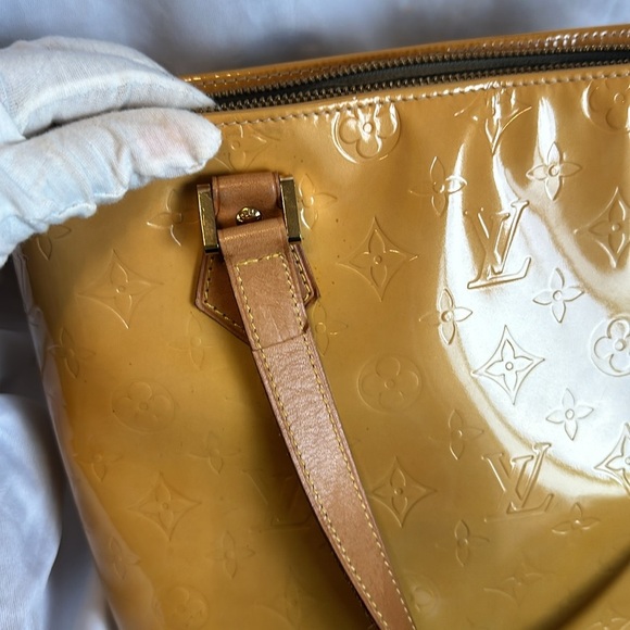 Louis Vuitton Vernis Purse: pre-loved. Beautiful bag. Date code LW0030 - Picture 10 of 14